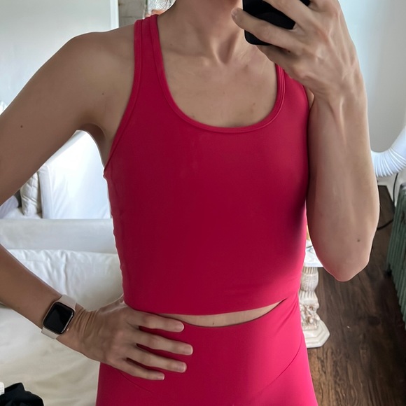 Aritzia TNA Action bright pink set - Picture 2 of 5
